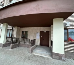 Четырёхместные апартаменты с видом на город в Апартаменты Истоман 2+2 в спальном микрорайоне