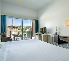Номер Deluxe с видом на бассейн в The Briza Beach Resort Khaolak