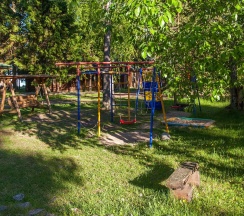 Коттедж стандарт с 2 односпальными и 1 двуспальной кроватью в На ладони