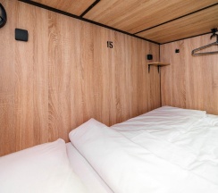 Кровать в женском 4-местном номере (удобства на этаже) в Sleep box
