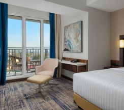 Двухместный номер Superior с балконом двуспальная кровать в Courtyard by Marriott Tashkent