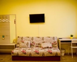 Трехместный номер с основными удобствами и общей ванной комнатой в Альянс