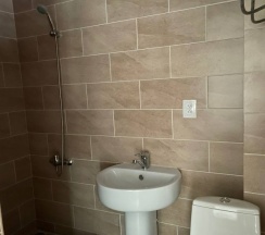 Четырёхместный полулюкс Comfort с балконом и с красивым видом из окна в Гостевой дом White House Sukhum