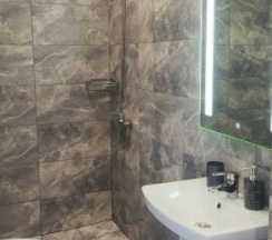 Четырехместный номер с выходом во двор в Amina