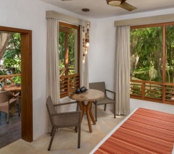 Номер Oasis в Shangri-la Caribe Beach Village Resort