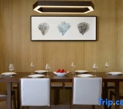 Люкс Deluxe с 3 комнатами с балконом и с видом на море в Oakwood Apartments Sanya