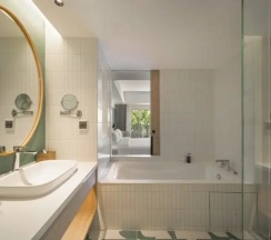 Двухместный номер Premium Deluxe с видом на бассейн двуспальная кровать в Centara Karon Resort Phuket