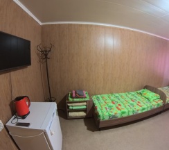 Трёхместный номер Standard с видом на внутренний двор в 645 км