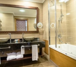 Двухместный полулюкс (двуспальная кровать) в Отель Korineum Golf & Beach Resort