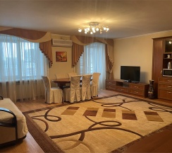 Deluxe Suite , гостиная +спальня в Дом иностранных специалистов