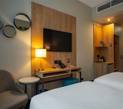 Стандартный номер с видом на город c двумя односпальными кроватями в Cosmos Omsk Hotel