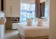 Двухместный номер Deluxe с балконом двуспальная кровать в Mirage Express Patong Phuket Hotel