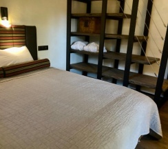 Трёхместный семейный номер Comfort Мансарда с балконом и с красивым видом из окна в Конь в пальто