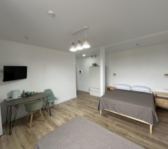 Номер эконом с 1 односпальной и 1 двуспальной кроватью (мансарда) в Домино