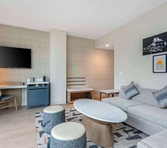 Двухместный люкс двуспальная кровать в Cambria Hotel Austin Downtown