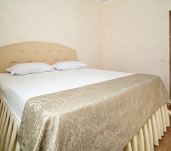 Люкс двухкомнатный с ванной в Лабиринт