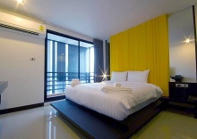 Двухместный номер Deluxe с балконом двуспальная кровать в Punyapha Place Pattaya Beach