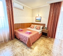 Трехместный комфорт с панорамными окнами (4 этаж) в Атриум