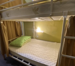 Место в 4-х местном женском номере со шторками в Cuba coliving