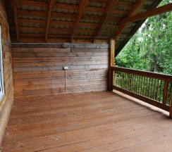 Шестиместный люкс Superior с балконом и с красивым видом из окна в Урочище Машуково