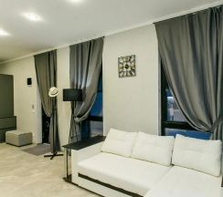 Четырёхместные апартаменты Дуплекс с красивым видом из окна в Валентина