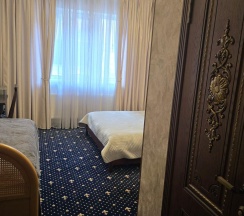 3-местная комната стандарт в Golden House