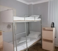 Кровать в общем номере в Раздолье
