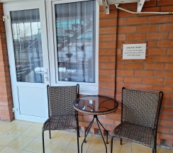 "КЛАССИК 5" Стандартный двухместный номер с раздельными односпальными кроватями и диваном на 1 этаже в Цитрус