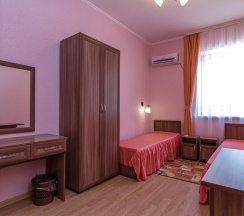 Двухместный номер Comfort с красивым видом из окна двуспальная кровать в Приазовочка