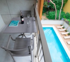Люкс Deluxe с балконом в Bomo Suites