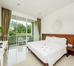 Двухместный номер Deluxe Pool View двуспальная кровать в L'esprit de Naiyang Beach Resort
