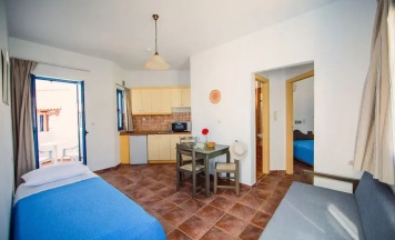 Трёхместные апартаменты в Iliana Hotel
