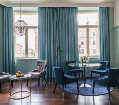 Люкс Президентский с двуспальной кроватью в Cosmos Selection Saint-Petersburg Nevsky Royal Hotel