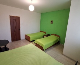 Четырёхместный номер Economy с видом на внутренний двор в Давинчи