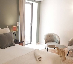 Двухместный номер Charm with Patio двуспальная кровать в Le Jas de Joucas