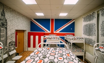 Кровать в 10-местном общем мужском номере в Sky Hostel