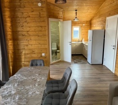 Четырёхместные апартаменты с 2 комнатами с балконом и с красивым видом из окна в Arkhyz family lodge