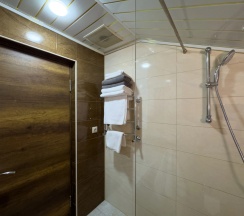 Трёхместный номер Супериор Плюс c 1 комнатой с балконом и с красивым видом из окна в Aimara