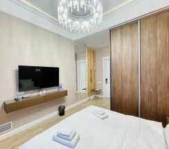 Двухместный номер Comfort с балконом и с красивым видом из окна двуспальная кровать в Parallel