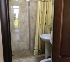 Четырёхместный люкс с 2 комнатами с балконом в Звезда