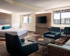 Двухместный люкс c 1 комнатой с видом на бассейн двуспальная кровать в Aloft Scottsdale