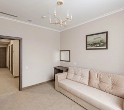 Двухместный люкс семейный с 2 комнатами двуспальная кровать в Кристалл