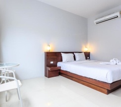 Двухместный номер Standard с балконом двуспальная кровать в 7Q Bangla Hotel