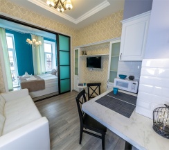 Люкс с балконом в Home Aparts