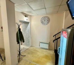 Общий 7-местный номер для мужчин и женщин с удобствами на этаже в Rest Home