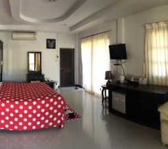 Бунгало Deluxe с балконом и с видом на сад в Plaifah Resort Ubon