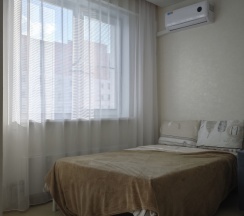 Трёхместные апартаменты c 1 комнатой с балконом и с видом на город в Апартаменты 128 в ЖК Оранжевое небо