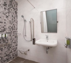 Двухместный номер двуспальная кровать в Hampton by Hilton Astana Triumphal Arch