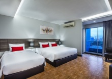 Семейный номер Standard с балконом в Livotel Hotel Hua Mak Bangkok