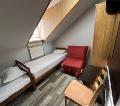 Номер Эконом 2 односпальные кровати и кресло кровать в Мира